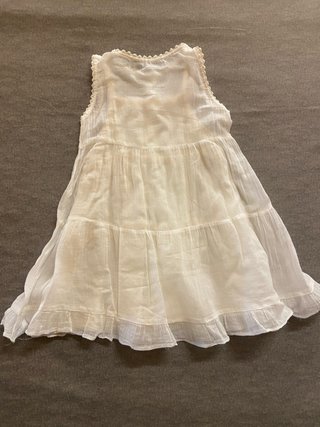 Vestido de encaje rojo para niña