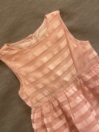 Vestido de encaje rojo para niña