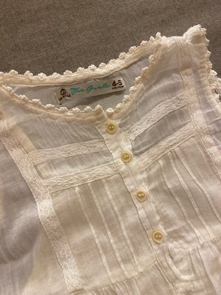 Vestido de encaje rojo para niña