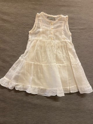 Vestido de encaje rojo para niña