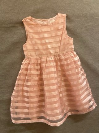 Vestido de encaje rojo para niña