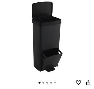 Cubo de basura negro con pedal. Capacidad 70L