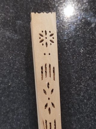 Abanico madera calada,40 x 23 cm,otro de regalo.