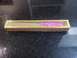 Abanico madera calada,40 x 23 cm,otro de regalo.