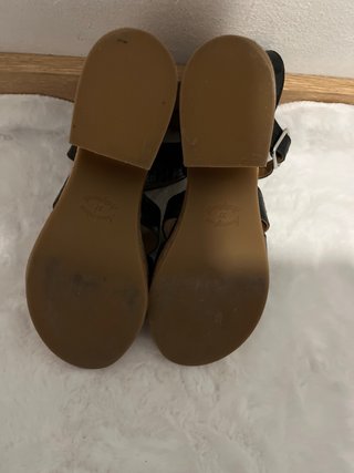 Sandalias negras con plataforma y tiras