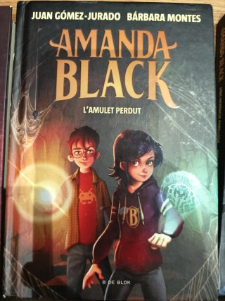 Saga D'AMANDA BLACK en català i en perfecte estat.
