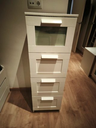 Cómoda BRIMNES de Ikea con 4 cajones blanco/vidrio