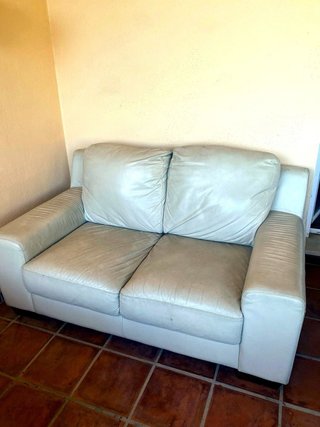 Conjunto 2 sofás piel crema — 2 y 3 plazas