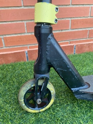 Patinete Ethic Negro y Amarillo