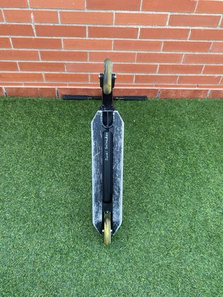 Patinete Ethic Negro y Amarillo