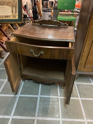 Mesita auxiliar antigua de madera