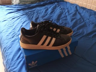 Tenis Adidas Negros con Blanco