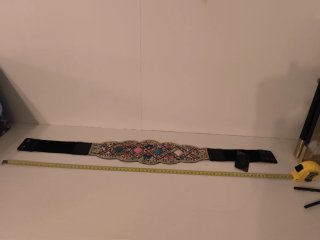 Cinturón elástico adornado con pedrería