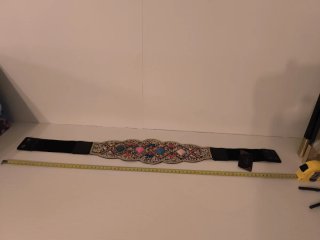 Cinturón elástico adornado con pedrería