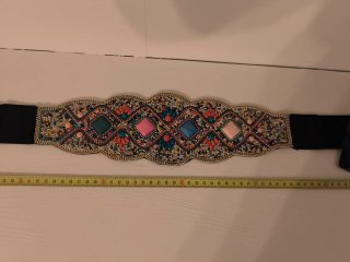 Cinturón elástico adornado con pedrería