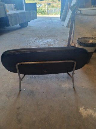 Sillón moderno negro y plateado