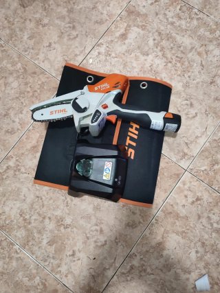Motosierra a batería