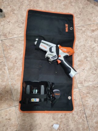 Motosierra a batería