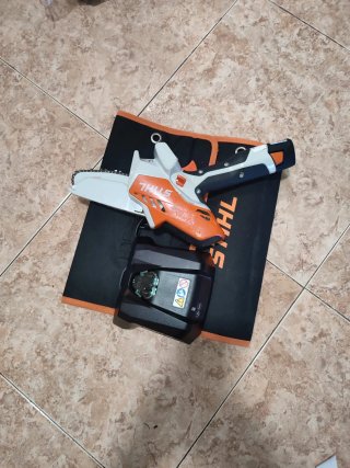 Motosierra a batería