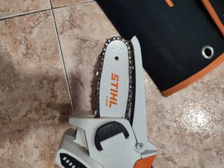 Motosierra a batería
