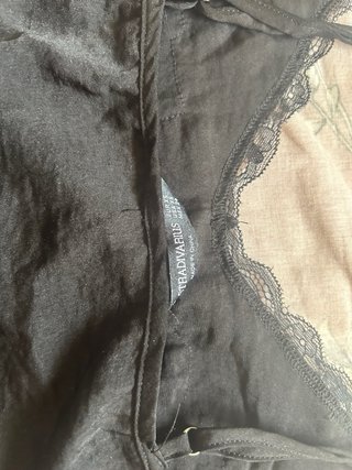 Blusa negra con encaje