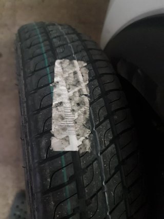Rueda de repuesto 4 tornillos
