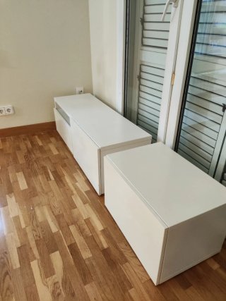 Mueble de salón blanco
