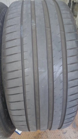Neumáticos 255/40/21