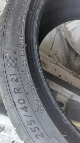Neumáticos 255/40/21