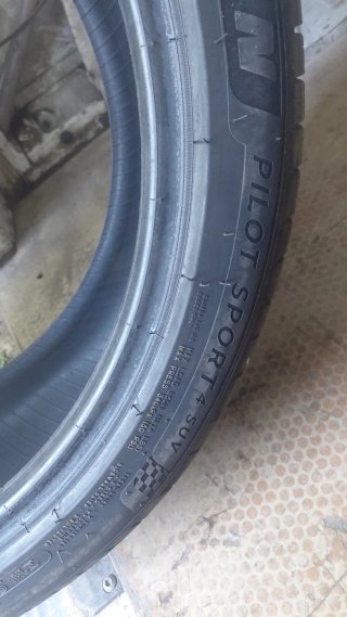 Neumáticos 255/40/21