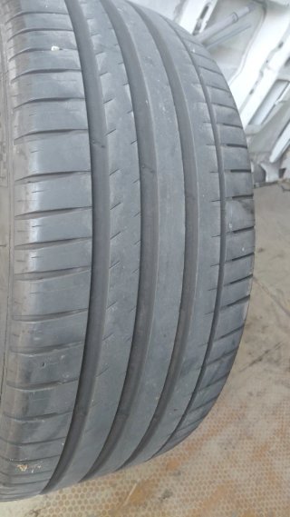 Neumáticos 255/40/21