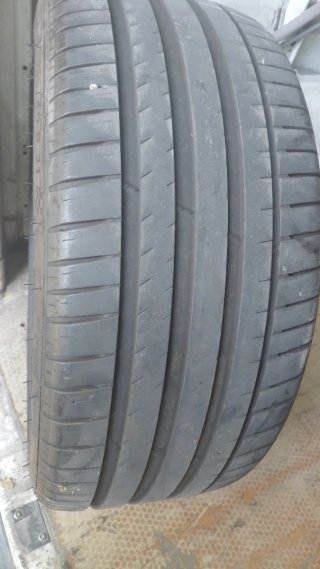 Neumáticos 255/40/21