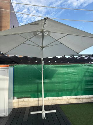 Sombrilla de exterior cuadrada