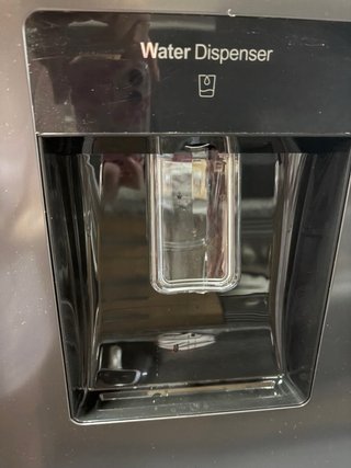 Nevera con dispensador de agua
