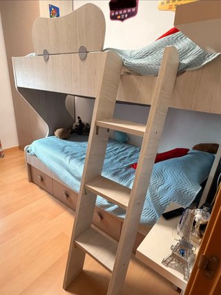 Habitación infantil con literas