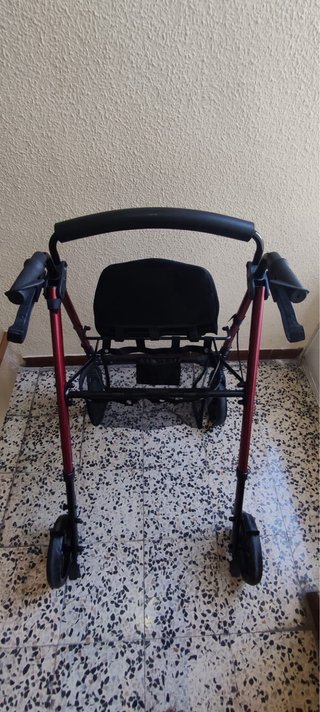 Andador plegable con asiento