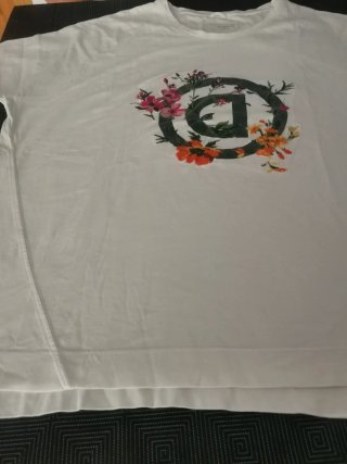 Camiseta Desigual bordada flores