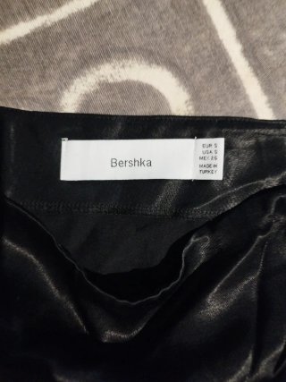 Falda corta Bershka negra