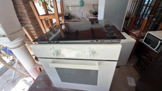 Vitro y Horno blanco con mandos y puerta de crista