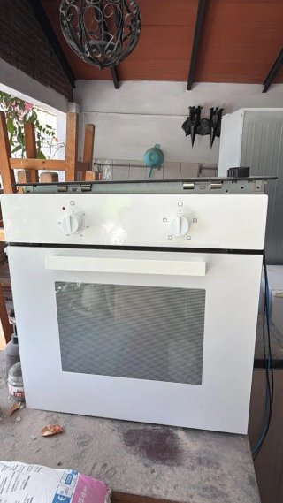 Vitro y Horno blanco con mandos y puerta de crista