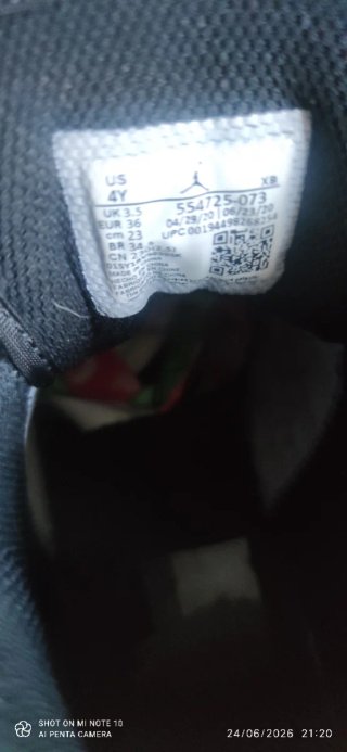 Zapatillas Jordan Air Negras y Blancas