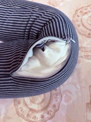 Almohada de viaje azul y gris