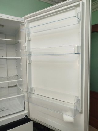Frigo Hisense, No Frost, 1,80 x 0,60 cm. Año 2020