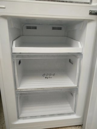 Frigo Hisense, No Frost, 1,80 x 0,60 cm. Año 2020