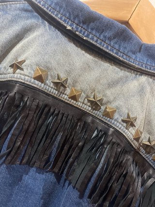 Cazadora vaquera con flecos
