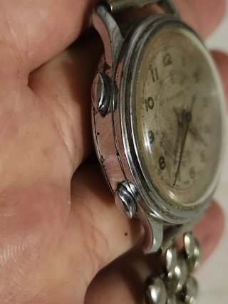Reloj Rulo Watch Beige y Plateado funcionando