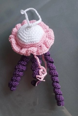Colgante Medusa Crochet Rosa y Morado