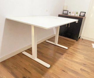 Escritorio elevable eléctrico con puertos de carga