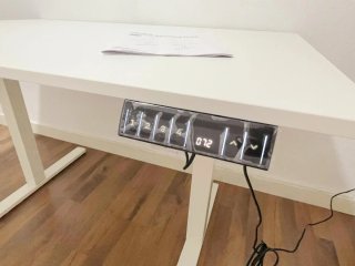 Escritorio elevable eléctrico con puertos de carga