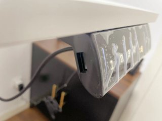 Escritorio elevable eléctrico con puertos de carga